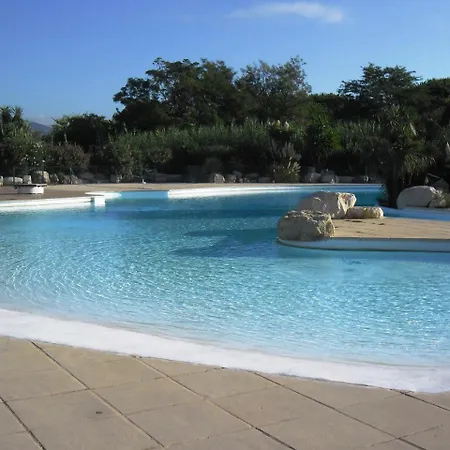 Gasyan - Golfe De St-tropez - Aves Acces Dans Avec Piscine 盖辛