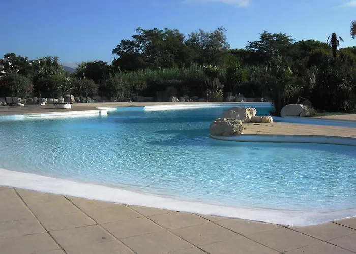 Gasyan - Golfe De St-tropez - Aves Acces Dans Avec Piscine Gassin